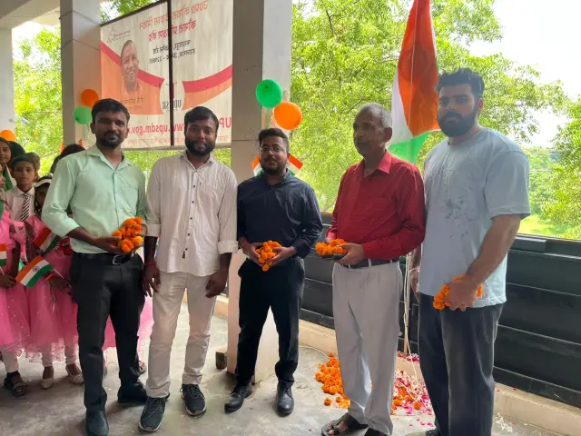 Independence Day participants during the flag ceremony, photo 1